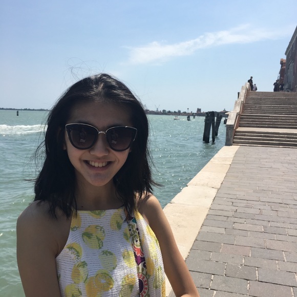 Meet your Posher, Serena - Picture 1 of 1